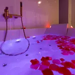 Le Bridgerlove Tantra Jacuzzi Unique